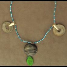 Collier avec 2 pi�ces en bronze